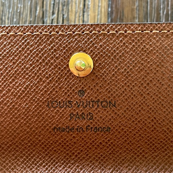 Louis Vuitton 4 Key DISCONTINUED - Picture 6 of 9